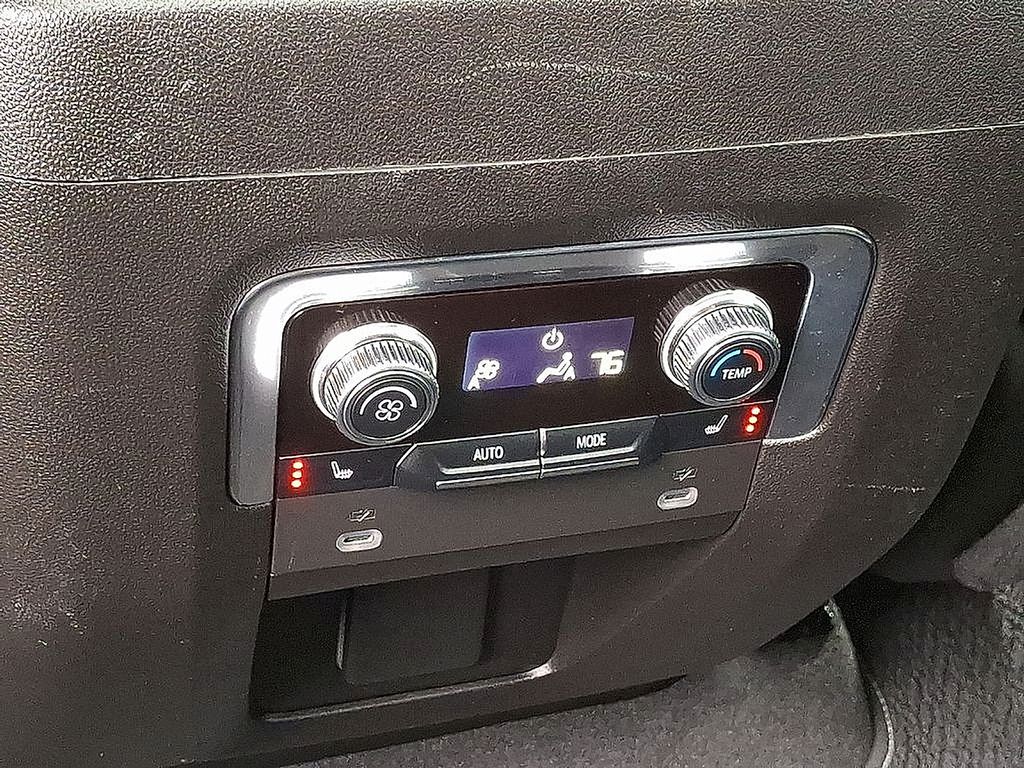 2022 GMC Yukon Denali - Photo 27