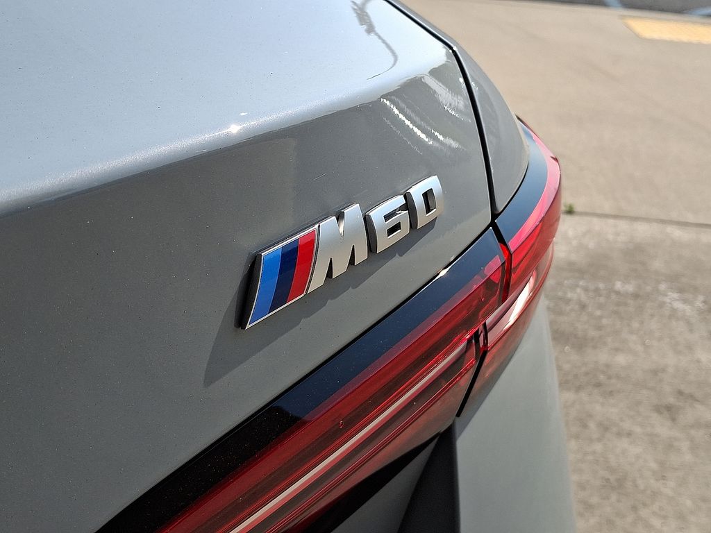 2025 BMW i5 M60 - Photo 19