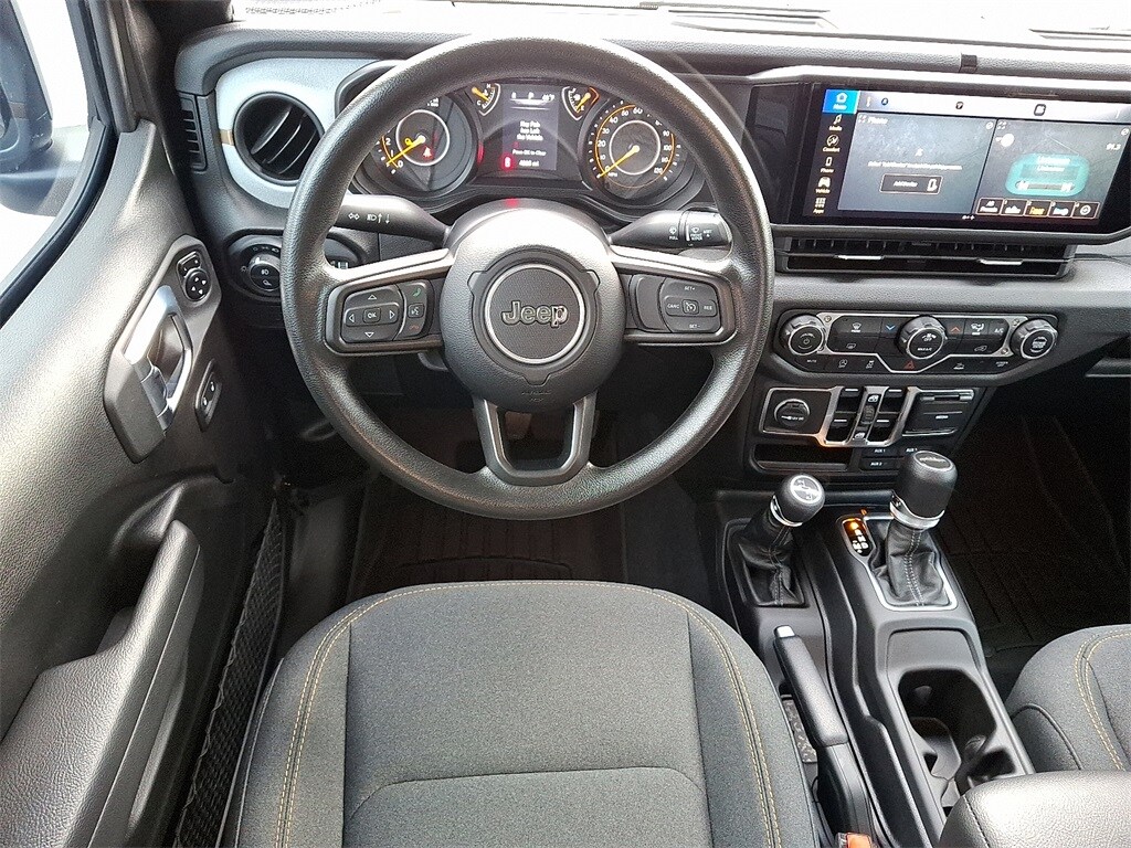 2025 Jeep Gladiator photo 2