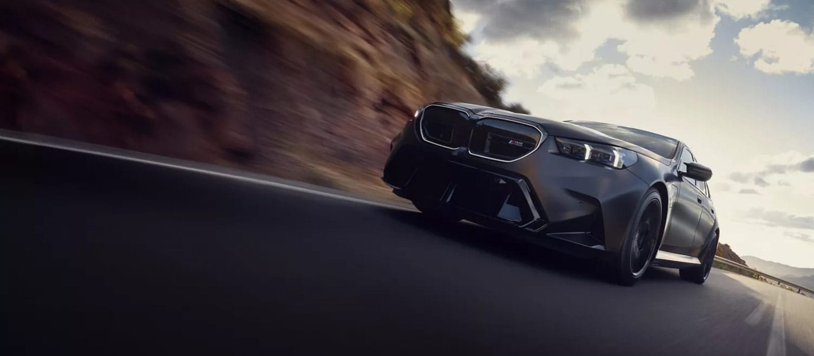 Roadside-view of the 2026 BMW M5