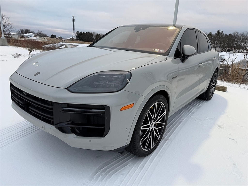 2025 Porsche Cayenne Coup Turbo E-Hybrid's photo