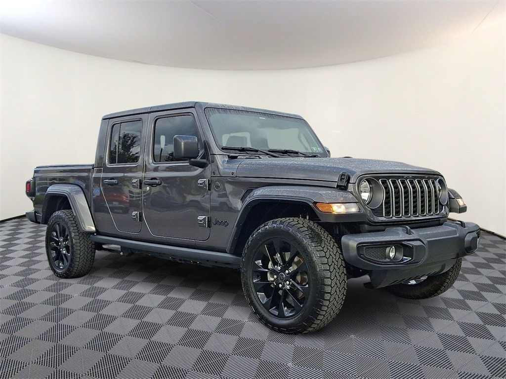 2025 Jeep Gladiator Nighthawk's photo