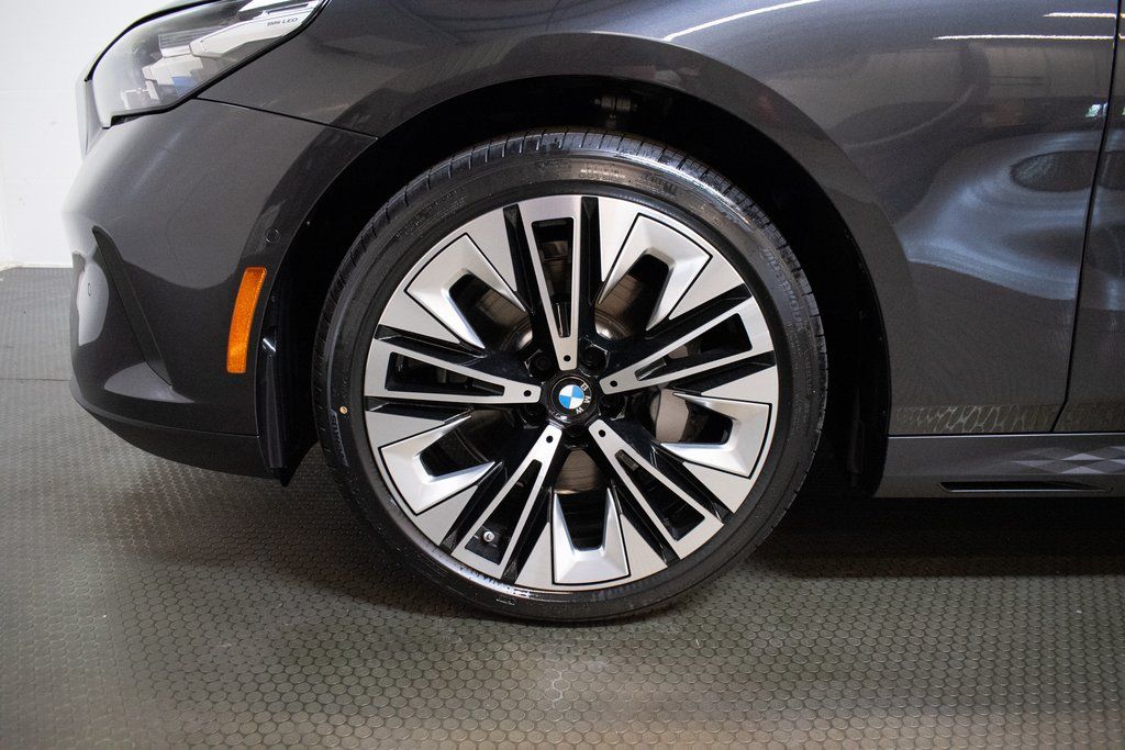 2026 BMW 5 Series 530i - Photo 9