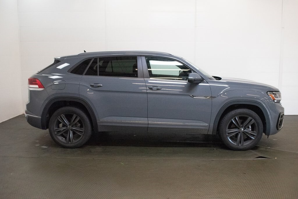 2021 Volkswagen Atlas Cross Sport V6 SE Technology R-Line photo 2