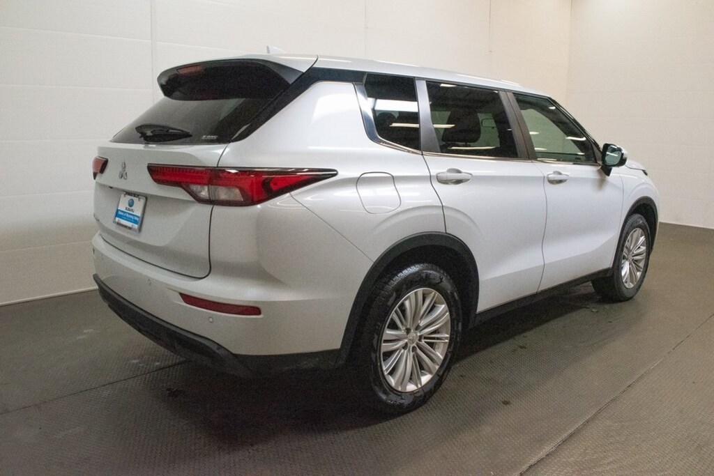 Used 2024 Mitsubishi Outlander ES SUV