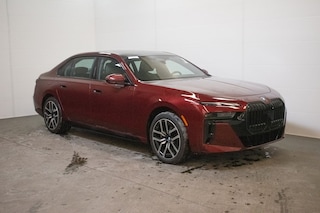 2025 BMW 740i