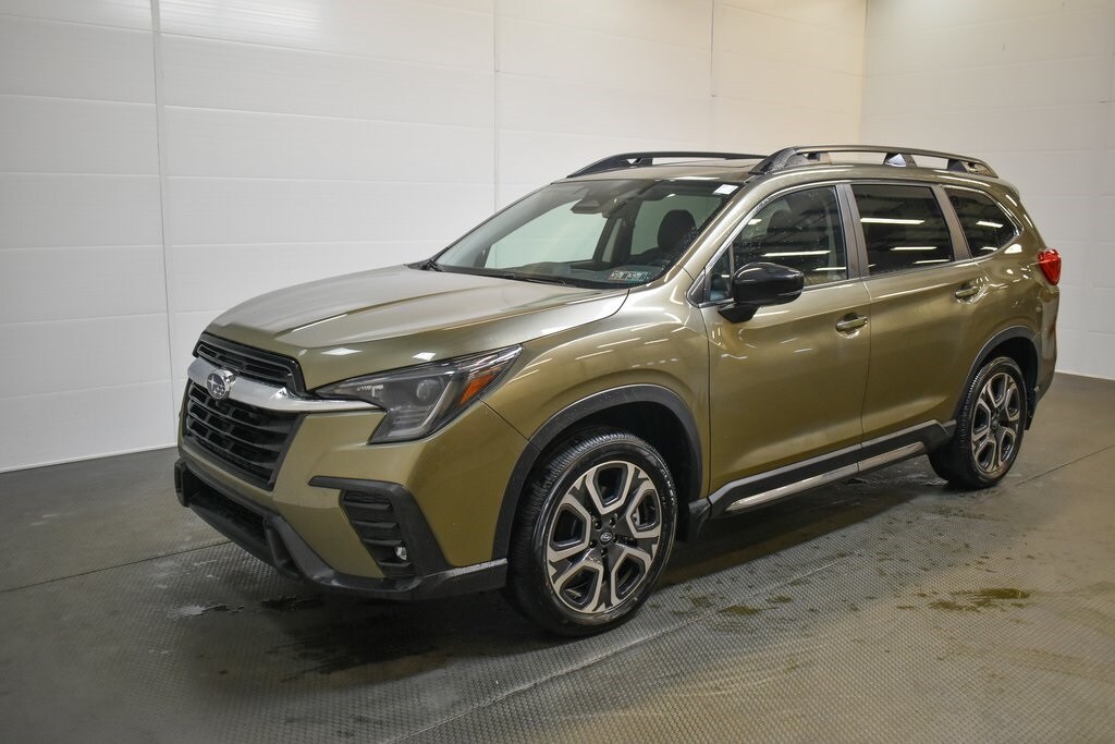 2025 Subaru Ascent Limited photo 2
