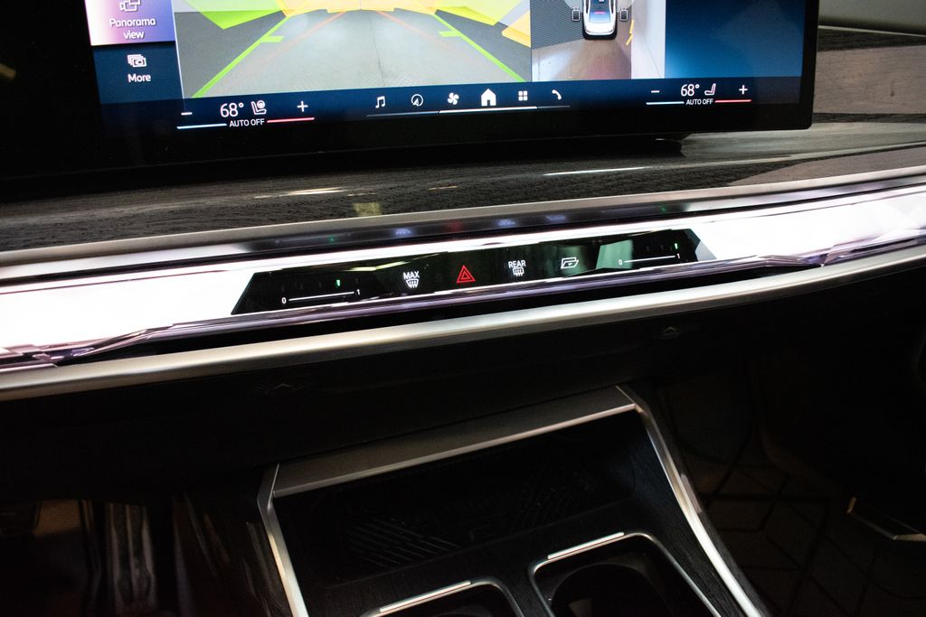 2026 BMW 7 Series 740i - Photo 18