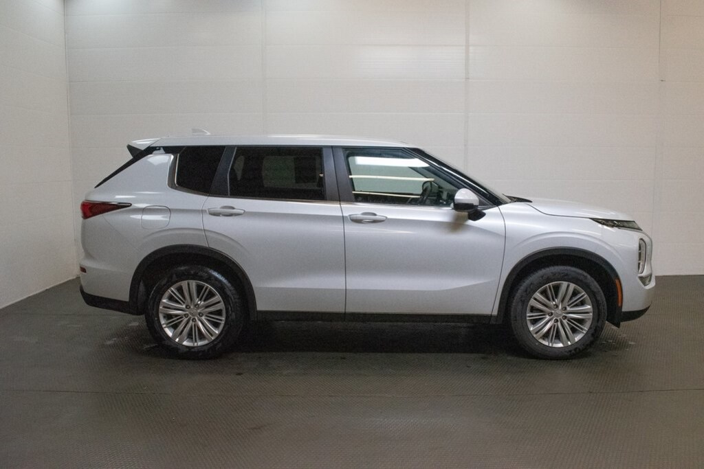 Used 2024 Mitsubishi Outlander ES SUV