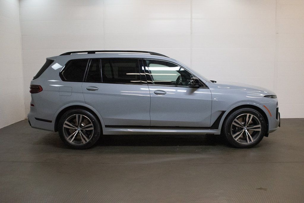 New 2026 BMW X7 M60i SUV