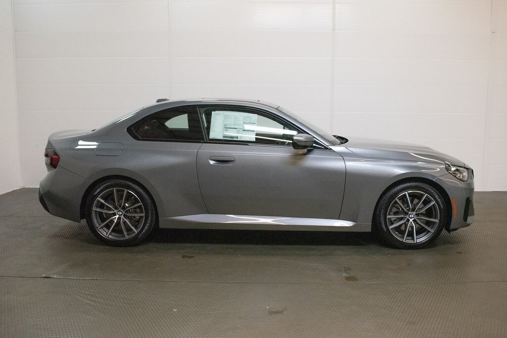 2025 Bmw 230i xDrive photo 3
