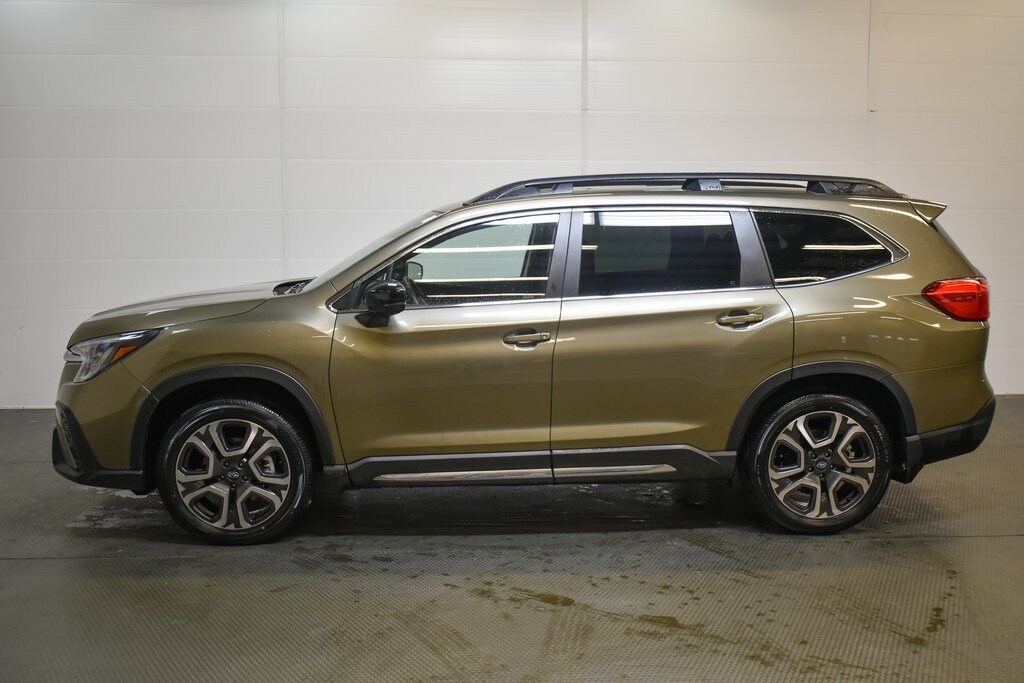 2025 Subaru Ascent Limited photo 3