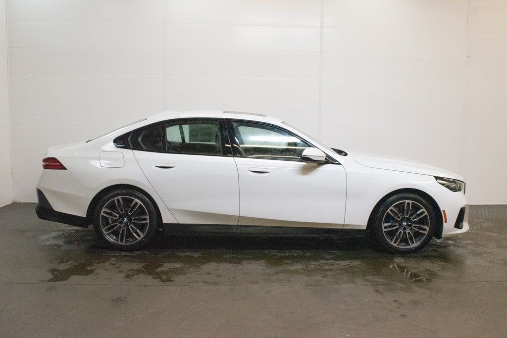 New 2026 BMW 530i xDrive Sedan