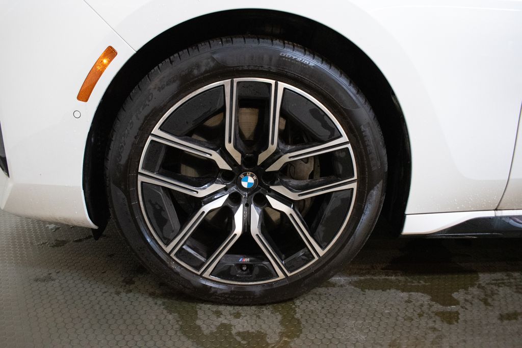 2026 BMW 7 Series 740i - Photo 9