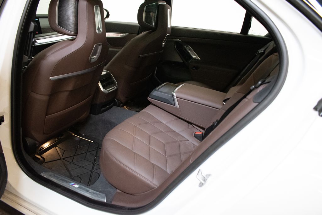 2026 BMW 7 Series 740i - Photo 24