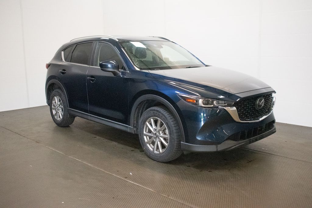 2022 Mazda CX-5 S Preferred package Auto AWD's photo