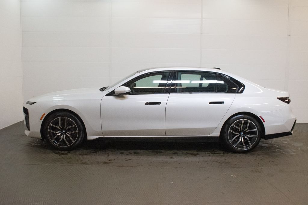 2026 BMW 7 Series 740i - Photo 7