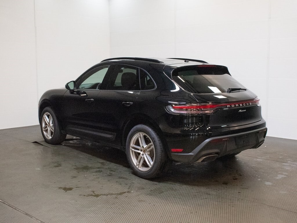 2025 Porsche Macan Base photo 3