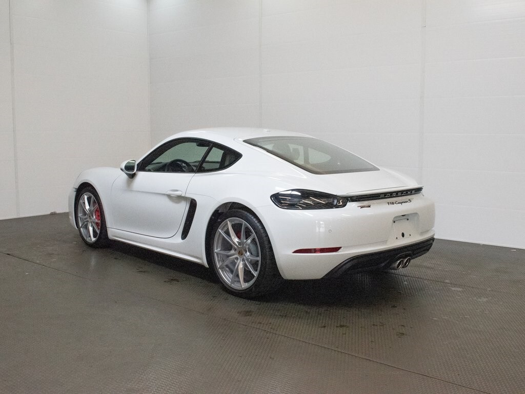 2024 Porsche Cayman S photo 3