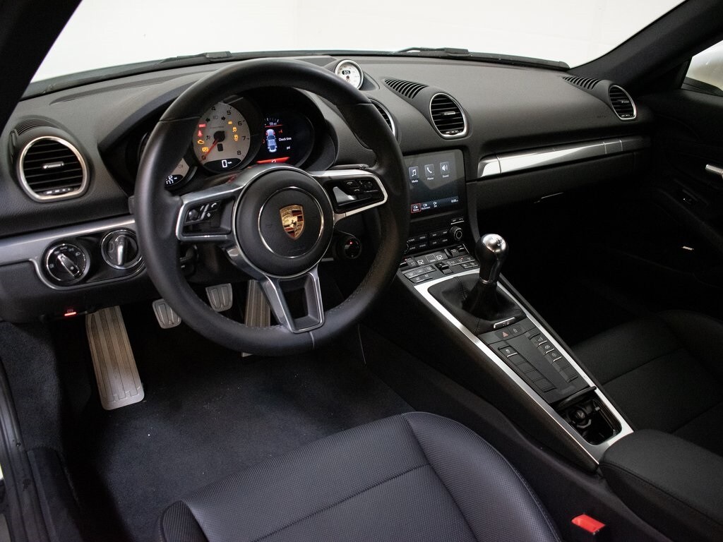 2024 Porsche Cayman S photo 4