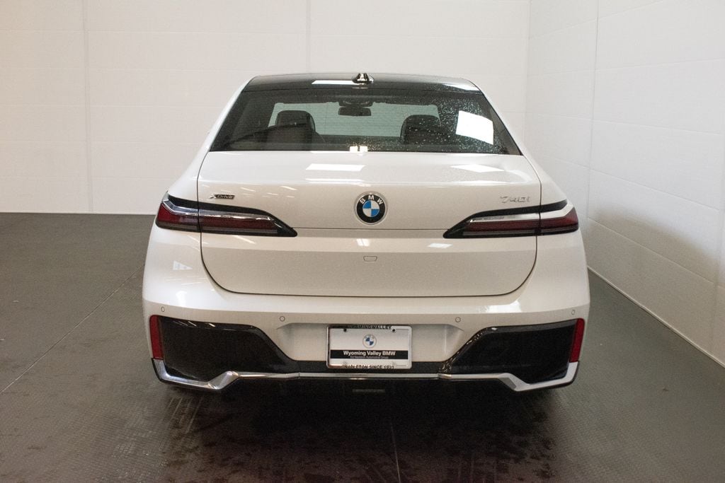 2026 BMW 7 Series 740i - Photo 5