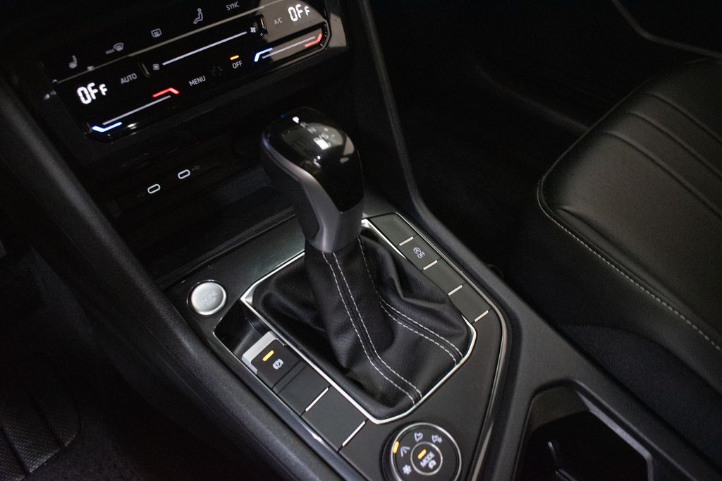 2024 Volkswagen Tiguan SE - Photo 18