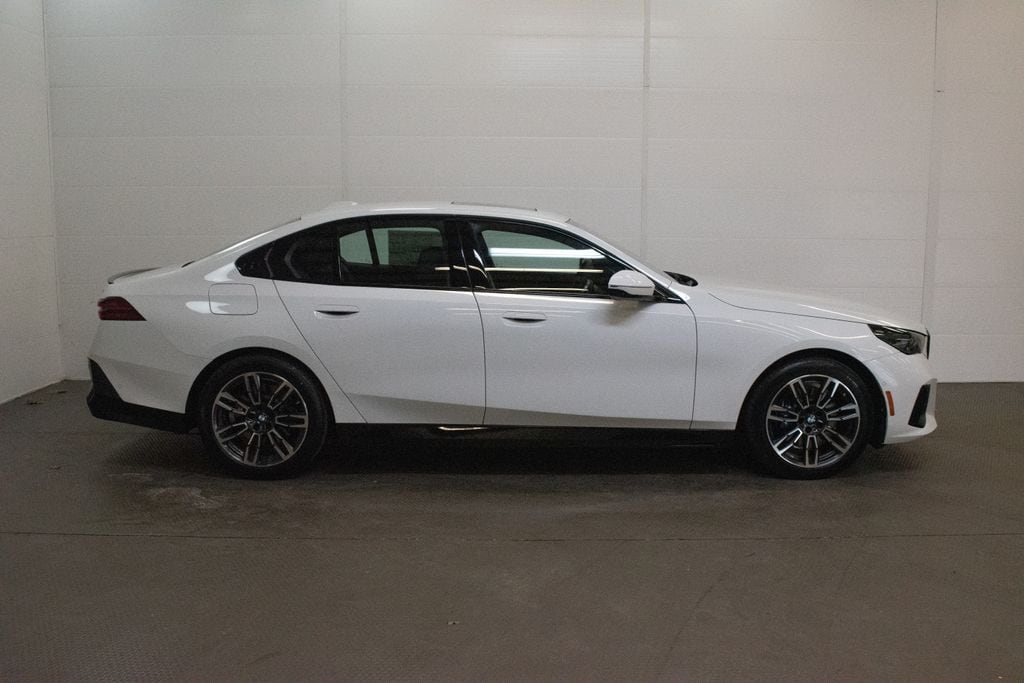 New 2026 BMW 530i xDrive Sedan