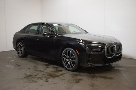 2025 BMW 740i xDrive Sedan