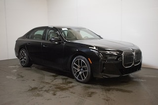 2025 BMW 740i