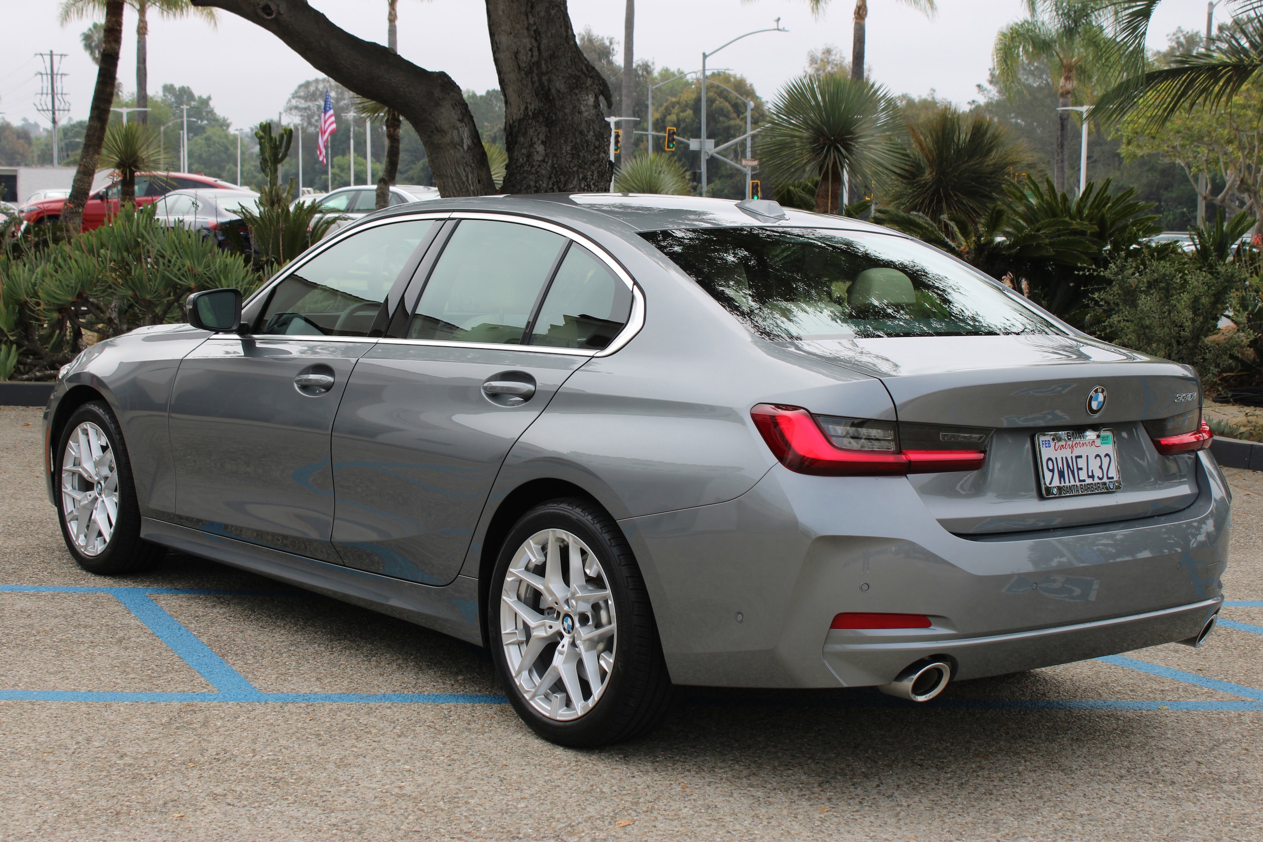 2025 BMW 330i photo 2