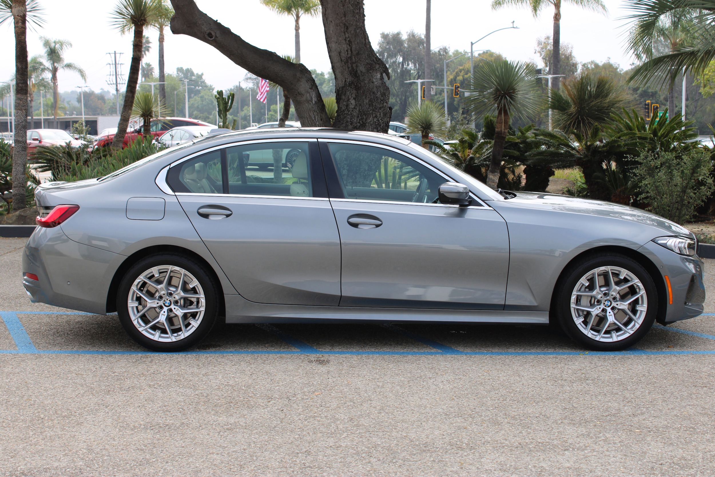 2025 BMW 330i photo 6