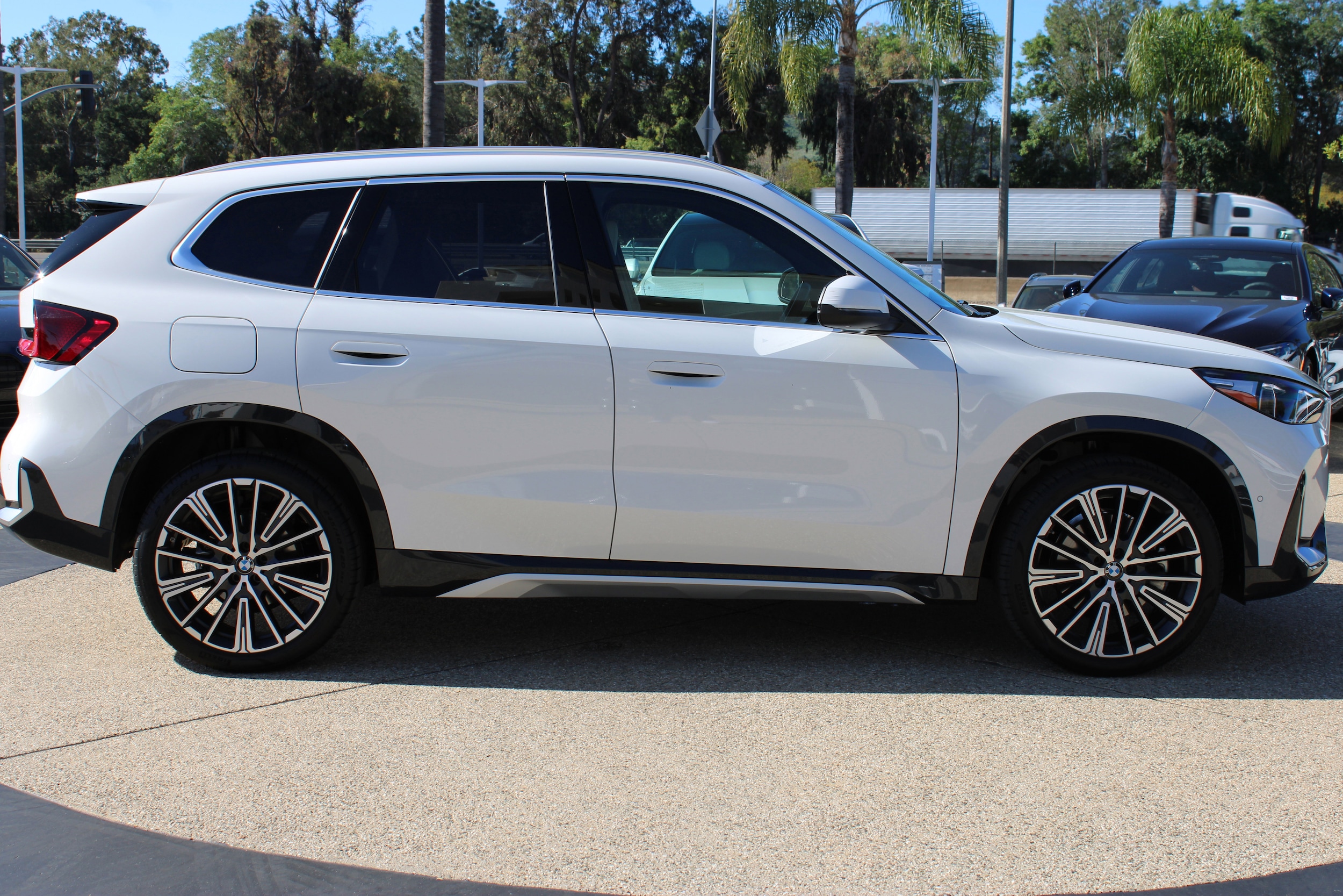 2025 BMW X1 xDrive28i photo 6