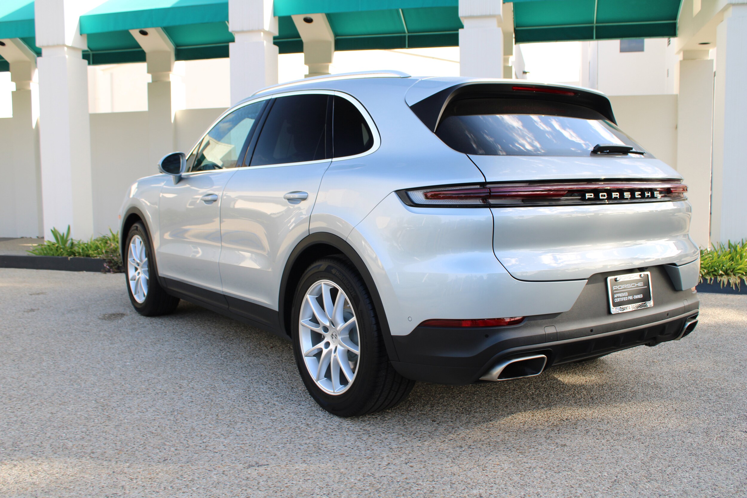 2025 Porsche Cayenne Base photo 3