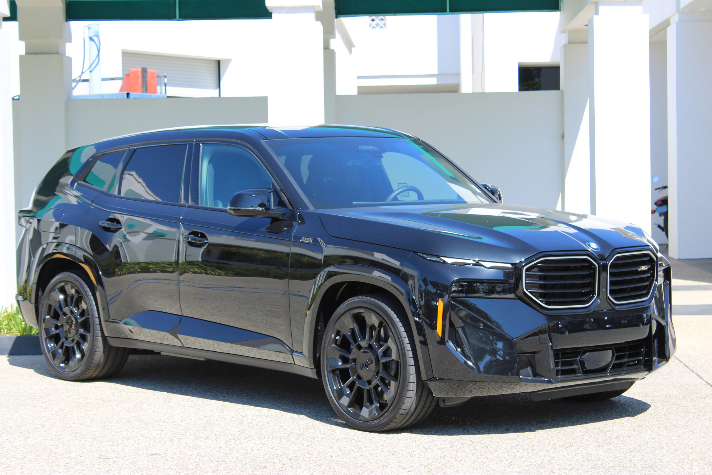 2025 Bmw XM photo 2