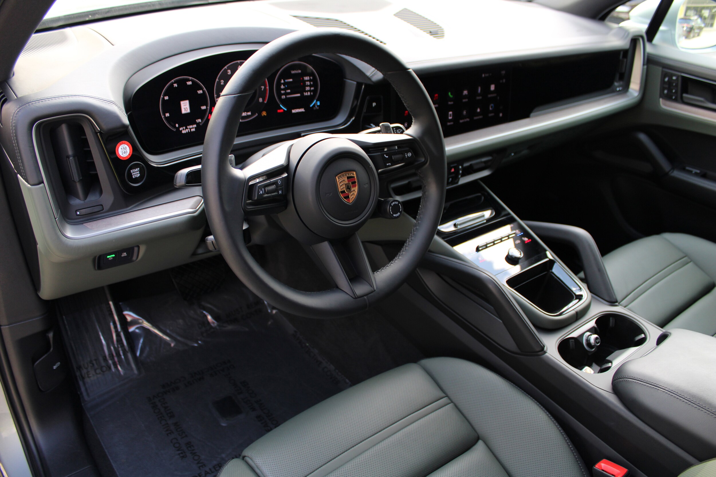 2025 Porsche Cayenne Base photo 4