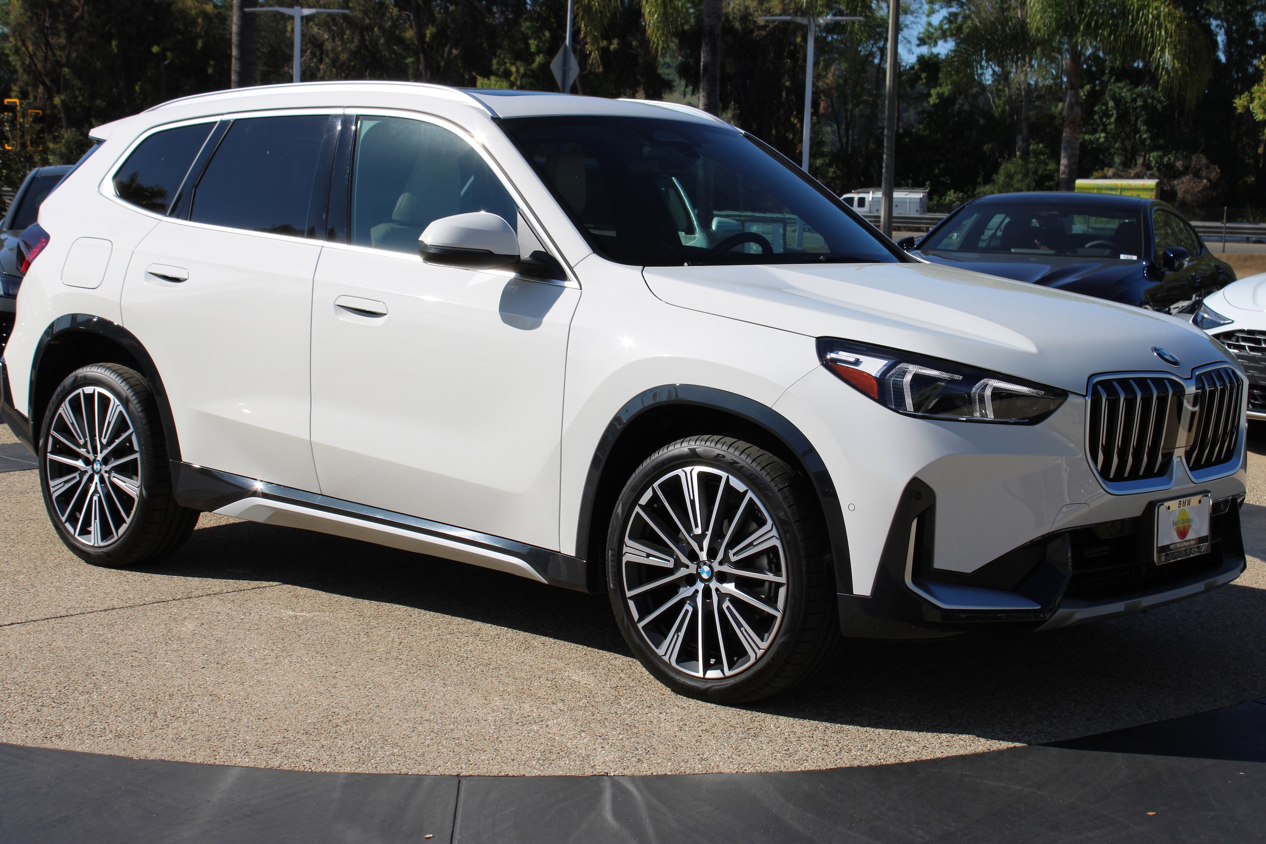 2025 BMW X1 xDrive28i photo 3