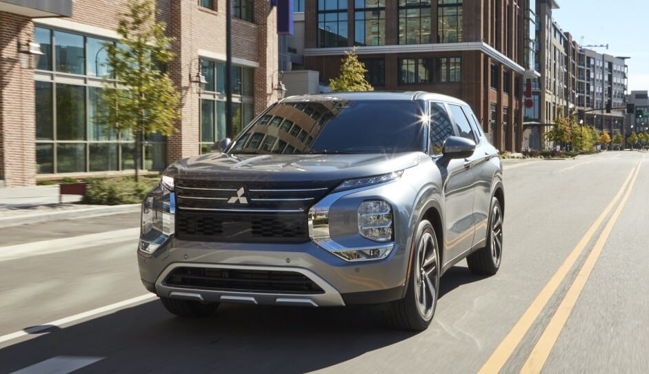 2023-mitsubishi-outlander-front-view-exterior.jpg