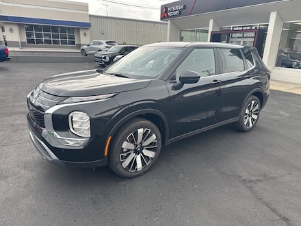 2025 Mitsubishi Outlander SE SUV