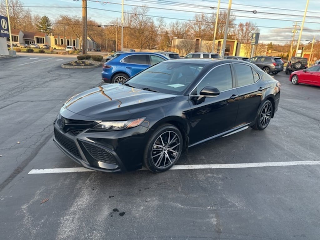 Used 2022 Toyota Camry SE Sedan