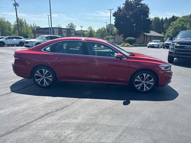 2021 Volkswagen Passat 2.0T SE photo 3