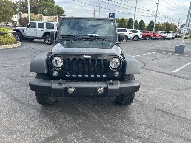 2016 Jeep Wrangler Unlimited Rubicon photo 2