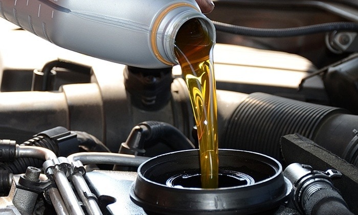 oil-change-service-near-austintown-oh.jpg