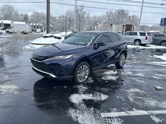 2022 Toyota Venza Limited's photo