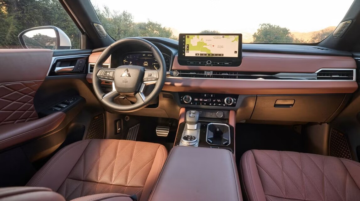 Mitsubishi%20Outlander%20interior.png