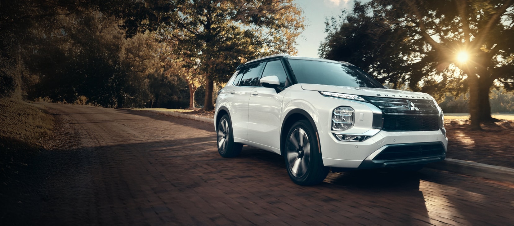Front-three-quarter view of a white Mitsubishi car.png