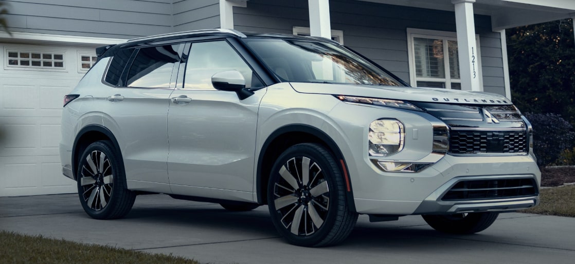 New 2026 Mitsubishi Outlander parking outdoor
