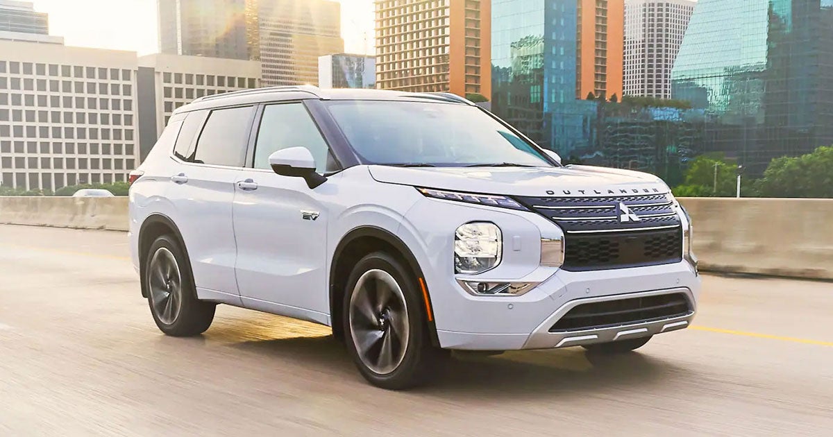 2025%20Mitsubishi%20Outlander.jpg
