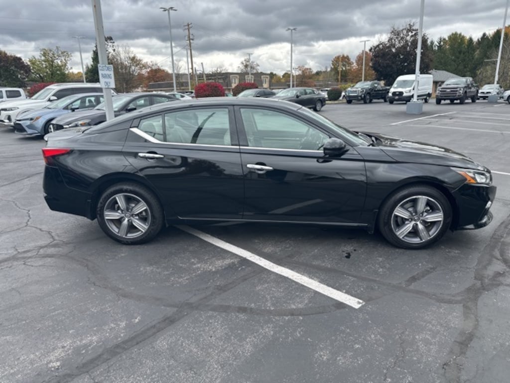 Used 2022 Nissan Altima 2.5 SL Sedan
