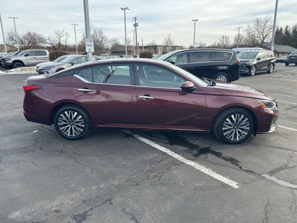 Used 2023 Nissan Altima 2.5 SV Sedan