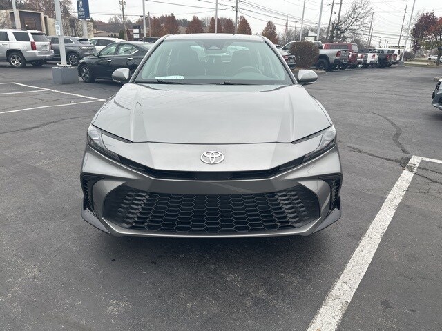 2025 Toyota Camry SE photo 2